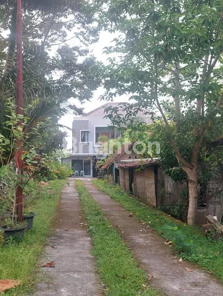 image RUMAH VILLA MEWAH DI KARANGPANDAN, LT 2300M² (1)