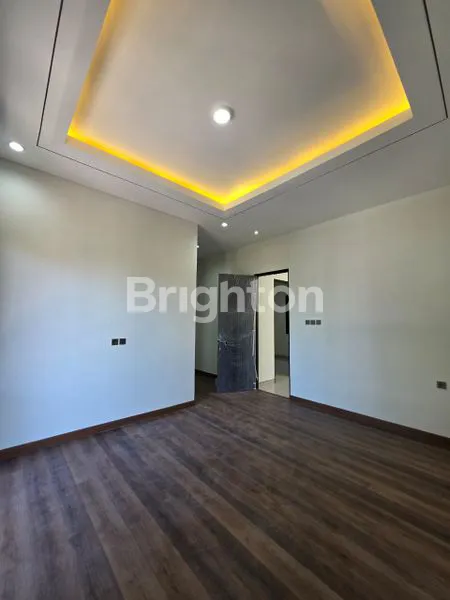 image RUMAH MEWAH 2 LANTAI SIAP HUNI DI DIAN ISTANA SURABAYA BARAT (6)