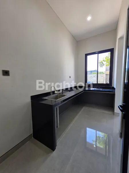 image RUMAH MEWAH 2 LANTAI SIAP HUNI DI DIAN ISTANA SURABAYA BARAT (4)