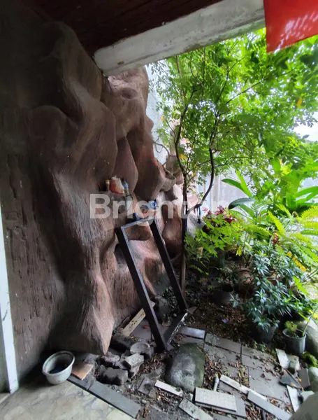 image RUMAH HALAMAN PARKIR SANGAT LUAS DI PUSAT KOTA MEDAN (7)