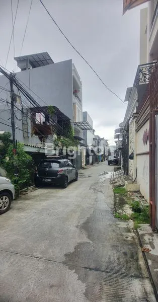 image RUMAH 4 LANTAI DI TELUK GONG, LT 120M² (2)