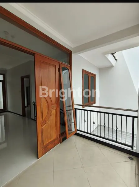 image RUMAH MINIMALIS MODERN, DUKUH KUPANG SURABAYA, SHM (8)