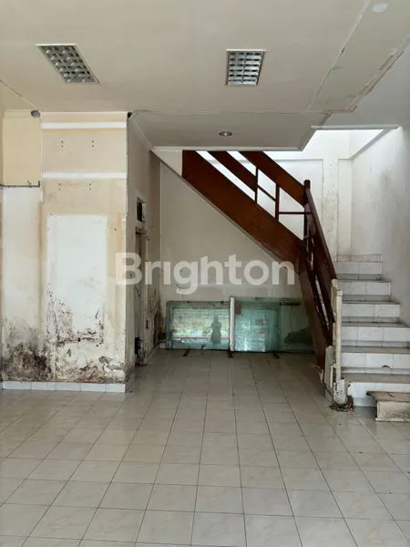 image RUKO 2  LANTAI  STRATEGIS DI KUTA (2)