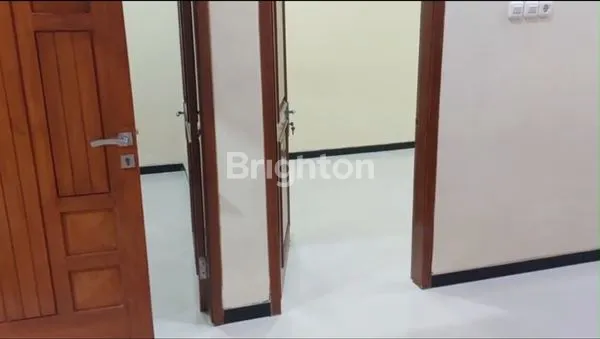 image RUMAH 2 LANTAI SIAP HUNI DI BENDUL MERISI SELATAN (3)