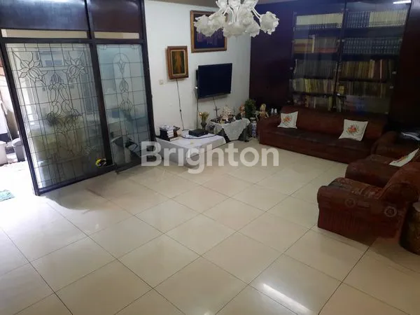 image RUMAH 2 LANTAI DI RAWAMANGUN JAKARTA TIMUR. TERLETAK DI PINGGI JALAN BESAR.  (4)