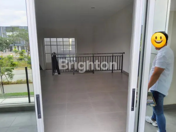 image RUKO 3 LANTAI DI PIK2, LOKASI PREMIUM & STRATEGIS (2)