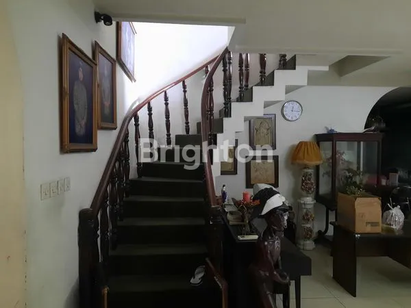 image RUMAH 2 LANTAI DI RAWAMANGUN JAKARTA TIMUR. TERLETAK DI PINGGI JALAN BESAR.  (7)