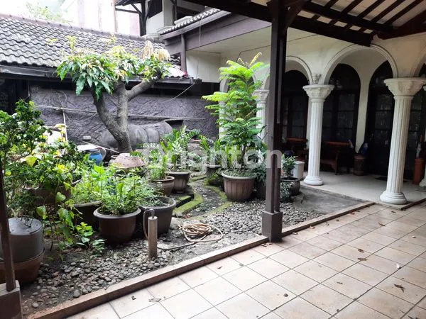 image RUMAH 2 LANTAI DI RAWAMANGUN JAKARTA TIMUR. TERLETAK DI PINGGI JALAN BESAR.  (8)