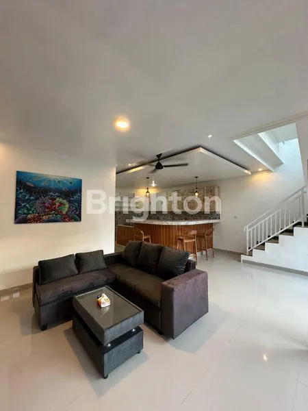 image DISEWAKAN RUMAH SEMI VILLA FULL FURNISHED DIKAWASAN TIBUBENENG CANGGU (1)