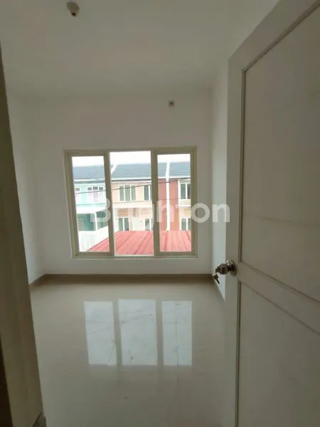 image RUMAH MINIMALIS SIAP HUNI DI PERUMAHAN GREEN MANSION,BANJAR KEMUNING, SEDATI SIDOARJO (6)