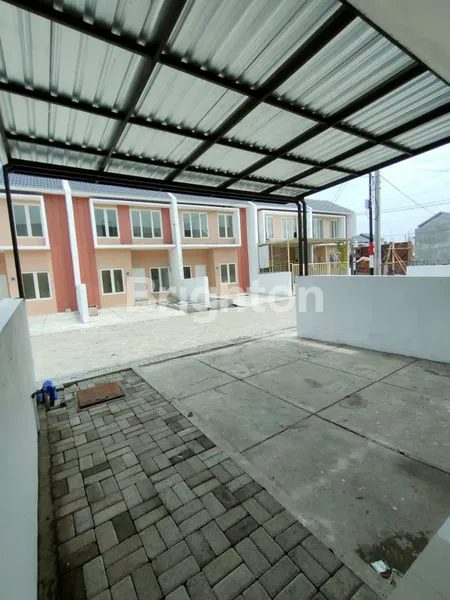 image RUMAH MINIMALIS SIAP HUNI DI PERUMAHAN GREEN MANSION,BANJAR KEMUNING, SEDATI SIDOARJO (2)
