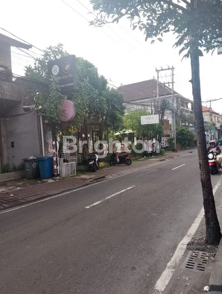 image DISEWAKAN RUANG USAHA DI JALAN PANTAI BATU BOLONG BALI (4)