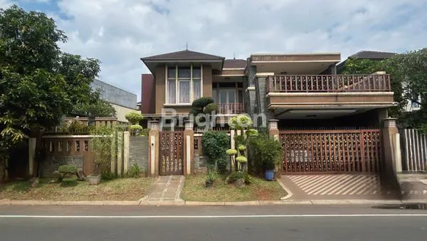 image DIJUAL RUMAH MEWAH 2 LANTAI + KOLAM RENANG SIAP HUNI BOULEVARD DICLUSTER KOTA WISATA DEKAT MALL LIVING WORLD (1)