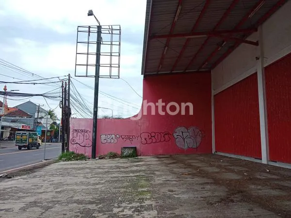 image RUKO STRATEGIS DI GATOT SUBROTO, PARKIR LUAS & SIAP PAKAI (2)