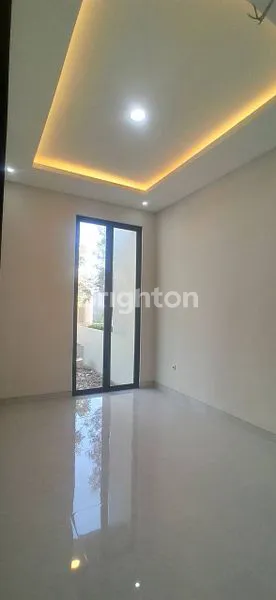 image RUMAH BARU GRESS MURAH  DIAN ISTANA SURABAYA BARAT DEKAT PAKUWON MALL, TOL SATELIT, DARMO PERMAI, WIYUNG (4)