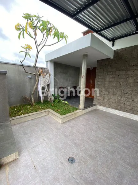 image SEWA RUMAH MEWAH 2 LANTAI, DEKAT SEKOLAH & KULINER (1)