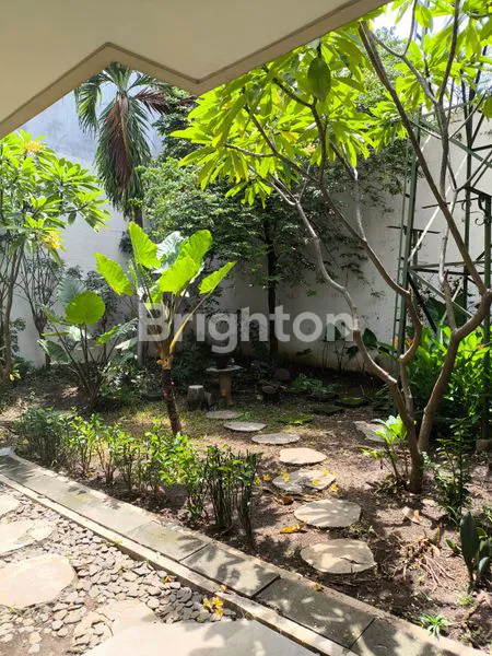 image RUMAH BOULEVARD NGINDEN | LT/LB 450 | PARKIR 7 MOBIL | LANGKA & SIAP PAKAI (6)