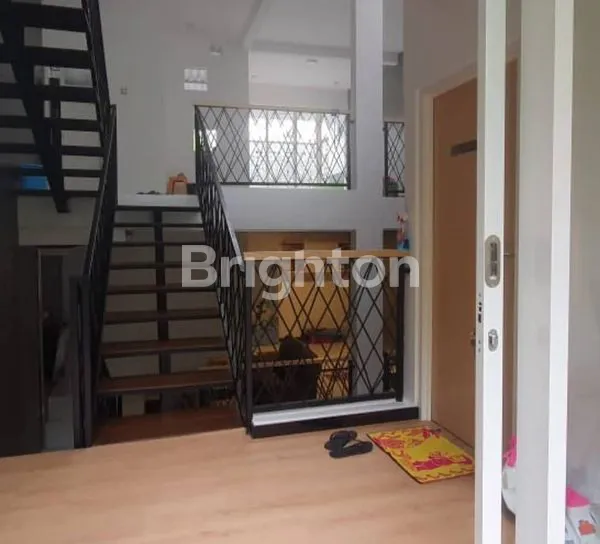 image DIJUAL HUNIAN MEWAH SIAP HUNI, 4 1/2 LANTAI DEKAT KAMPUS (3)