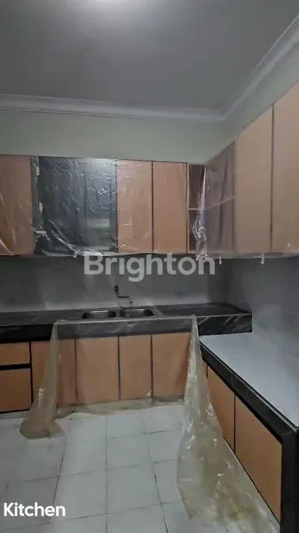 image DISEWAKAN RUMAH ELITE VILLA BUKIT MAS | LT 240 – LB 350 | 3 KT | 90 JUTA/TAHUN (7)