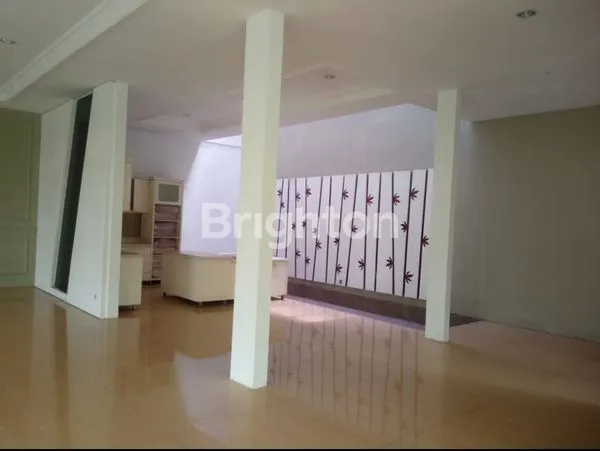 image RUMAH 3 LANTAI DI PONDOK INDAH, JAKARTA SELATAN (5)