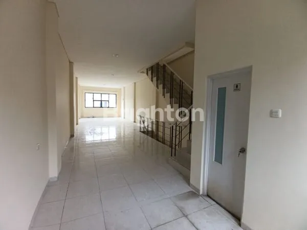 image DISEWAKAN RUKO 3LANTAI DI LOKASI STRATEGIS (8)