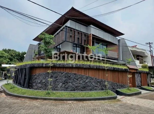 image RUMAH MEWAH DI MANYAR\NCARPORT 4 MOBIL\NPINTU UTAMA SMARTKEY\NPAGAR GESER AUTOMATIC REMOTE (1)