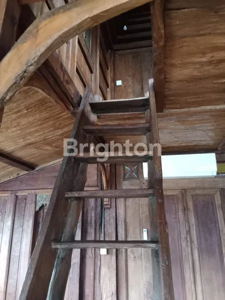 image DISEWAKAN PROPERTI KOMERSIAL UNIK KONSEP JOGLO FULL KAYU 2 LANTAI  (3)