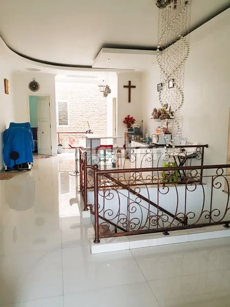 image RUMAH BESAR 4+1 KT DI CLUSTER PALEM SEMI (2)