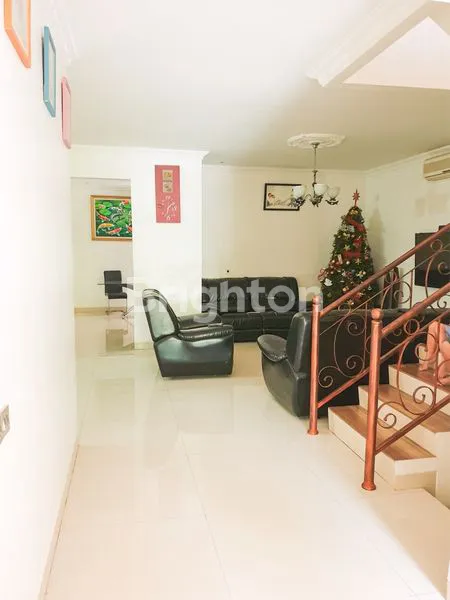 image RUMAH BESAR 4+1 KT DI CLUSTER PALEM SEMI (5)