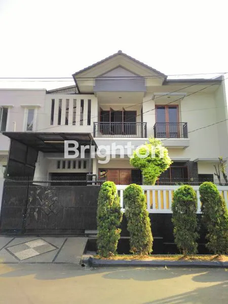 image RUMAH CANTIK 2 LANTAI SIAP HUNI DI TAMAN ARIES (1)