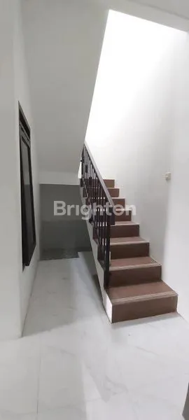 image RUMAH 2 LANTAI DEKAT SUMMARECON ! HANYA 1 M - LANGKA DI GEDEBAGE (7)