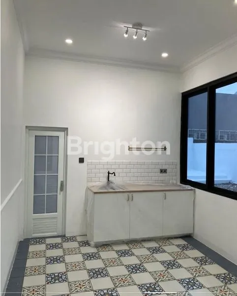 image JARANG ADA! RUMAH PINGGIR JALAN BSD – EX RESTO, PARKIR LUAS, SIAP USAHA (5)