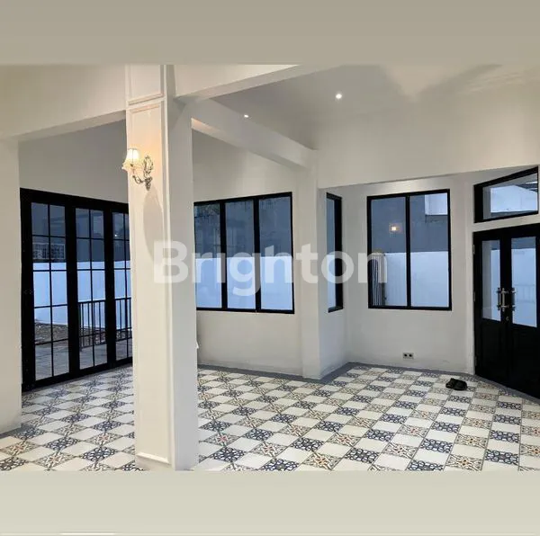 image JARANG ADA! RUMAH PINGGIR JALAN BSD – EX RESTO, PARKIR LUAS, SIAP USAHA (7)