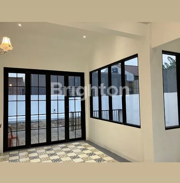 image JARANG ADA! RUMAH PINGGIR JALAN BSD – EX RESTO, PARKIR LUAS, SIAP USAHA (3)