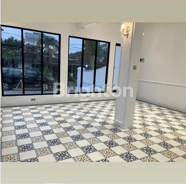 image JARANG ADA! RUMAH PINGGIR JALAN BSD – EX RESTO, PARKIR LUAS, SIAP USAHA (2)