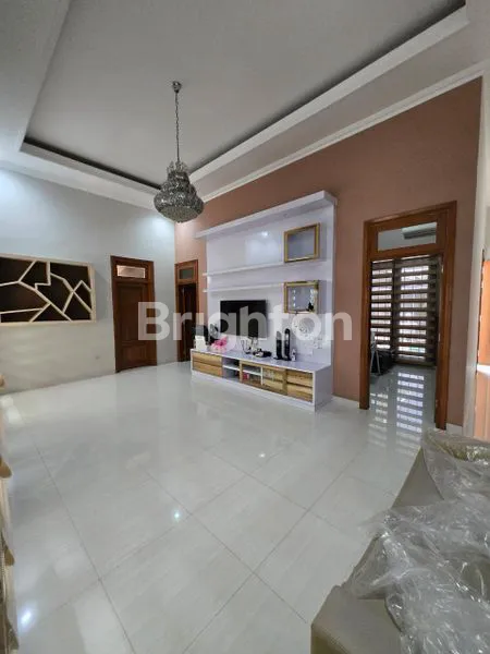 image RUMAH ISTIMEWA SIAP HUNI FULL FURNISHED  DI PERUMAHAN ELIT DEKAT UNDIP DAN EXIT TOL (3)