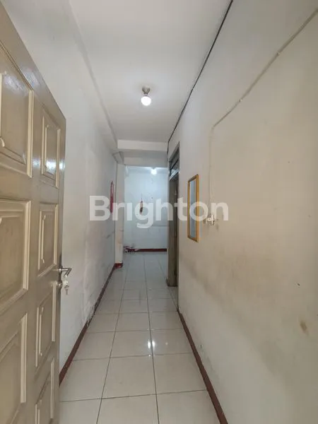 image RUMAH CANTIK 2,5 LANTAI + CARPORT STRATEGIS BEBAS BANJIR DI TANJUNG DUREN JAKARTA BARAT. (2)