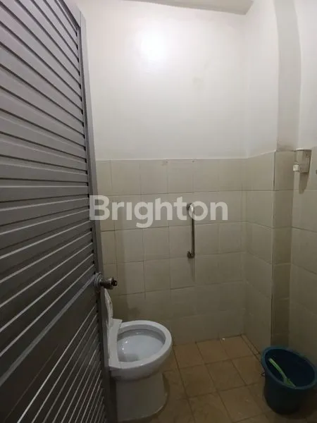 image RUMAH CANTIK 2,5 LANTAI + CARPORT STRATEGIS BEBAS BANJIR DI TANJUNG DUREN JAKARTA BARAT. (4)