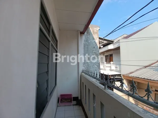 image RUMAH CANTIK 2,5 LANTAI + CARPORT STRATEGIS BEBAS BANJIR DI TANJUNG DUREN JAKARTA BARAT. (5)