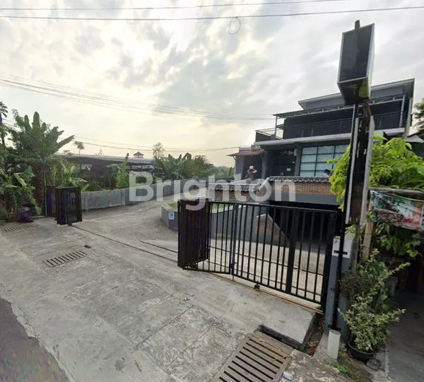 GEDUNG LUAS 3 LANTAI BASEMENT DEKAT RING ROAD UTARA GAMPING SLEMAN JOGJA