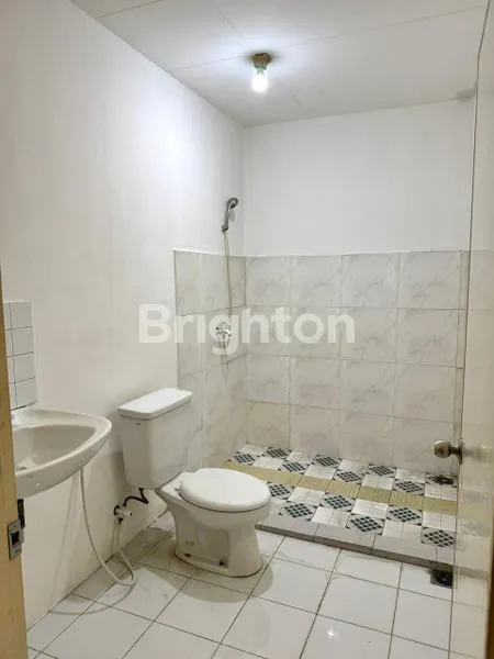 image DISEWAKAN GUDANG STRATEGIS CENGKARENG – HALAMAN LUAS & AKSES MUDAH (7)