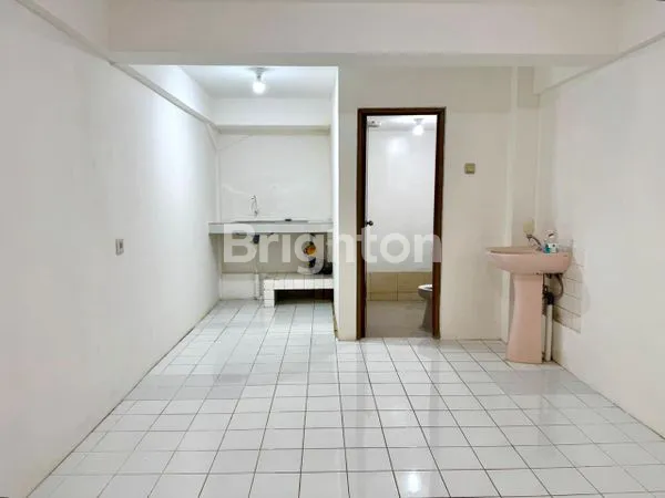 image DISEWAKAN GUDANG STRATEGIS CENGKARENG – HALAMAN LUAS & AKSES MUDAH (5)