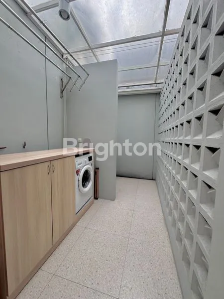 image RUMAH 2 LANTAI ESTETIK FULLY FURNISHED DI SUVARNA SUTERA TANGERANG (8)