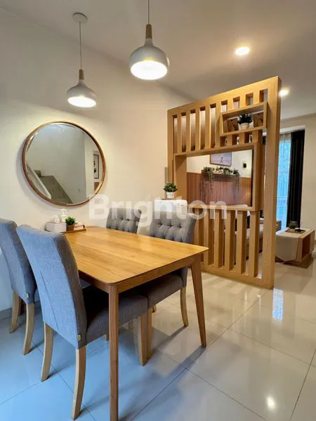 image RUMAH 2 LANTAI ESTETIK FULLY FURNISHED DI SUVARNA SUTERA TANGERANG (4)