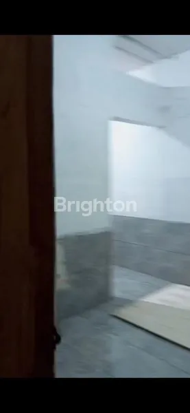 image RUMAH 2 LANTAI DEKAT LUWES GENTAN (6)