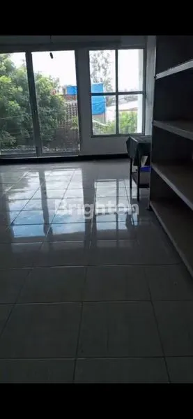 image RUMAH 2 LANTAI DEKAT LUWES GENTAN (4)