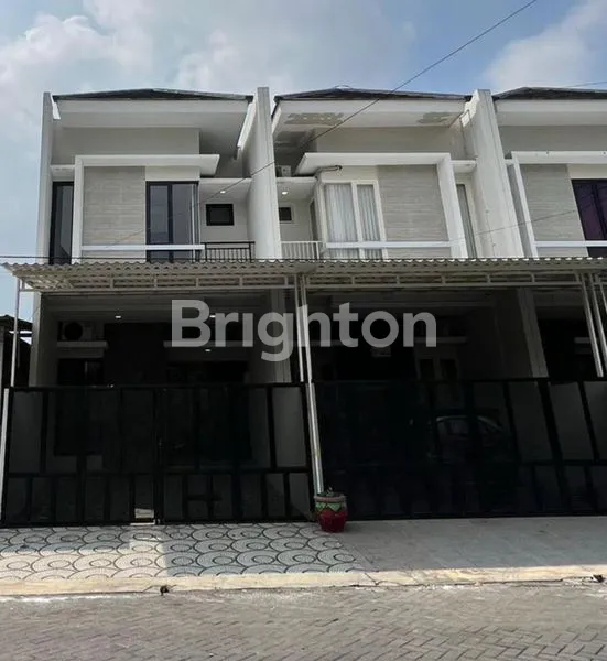 image 2 UNIT NEW HOUSE \NJALAN UTAMA KUTISARI INDAH. TURUN HARGA 100 JT.  1 M AN (1)