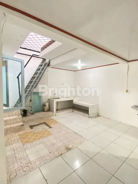 image DIJUAL RUMAH  SATU SETENAGH LANTAI DI TAMAN SEMANAN ,JAKARTA BARAT (5)