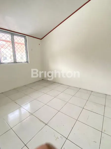 image DIJUAL RUMAH  SATU SETENAGH LANTAI DI TAMAN SEMANAN ,JAKARTA BARAT (4)