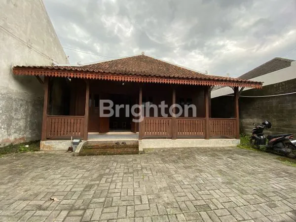 image RUMAH LIMASAN KAYU JATI DI JALAN DAMAI DEKAT UGM (8)